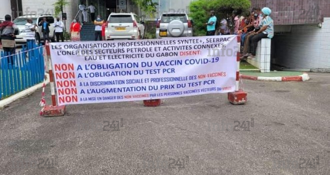 Les agents de la SEEG sur leur piquet de grève à Libreville