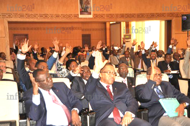 Révision constitutionnelle : sénateurs et députés gabonais accordent finalement leurs violons