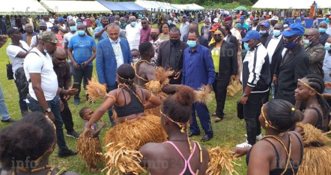 Foulant les restrictions sanitaires, Ndemezo et les siens s’offrent un méga meeting à Bitam&nbsp;!